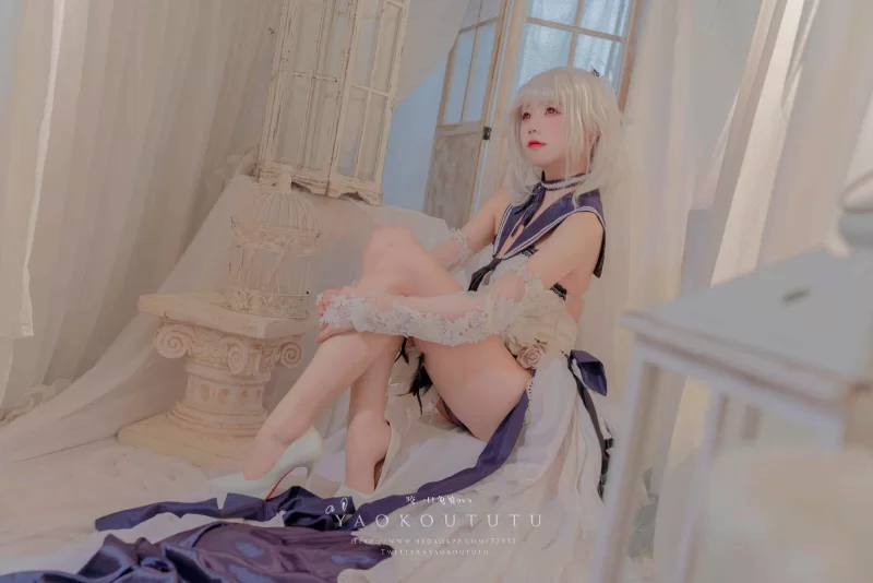 福利姬 咬一口兔娘ovo 梳妆的大小姐-可畏 57P【1+24M】