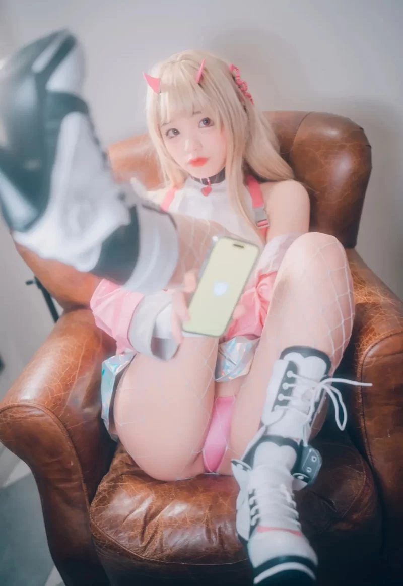 日韩coser Jenny (정제니)写真合集【npv+69.3g+】
