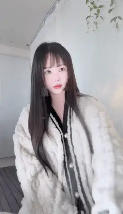自拍 童颜巨乳反差母狗bravoyuji视图【18V+36P+2G】