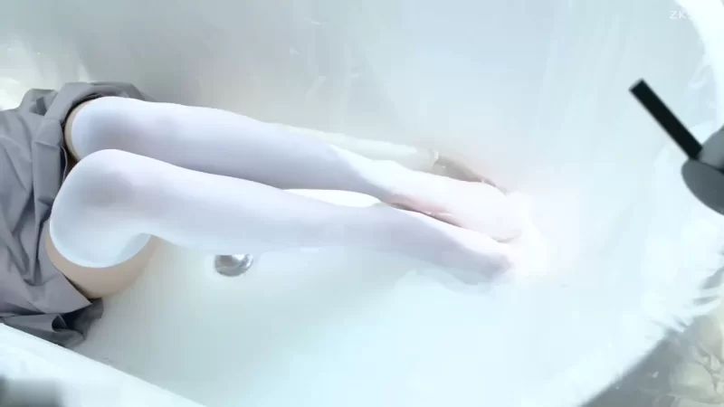 美腿/足控 赤西夜夜 - 初音少女水手服 大长腿美少女清纯与风骚并存【1V+1.67GB】