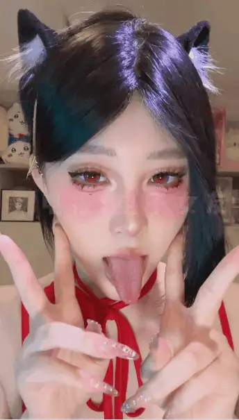 自拍 抖音椰椰小猫 超高颜值网红女神，私人定制大尺度阿黑颜【68V+200M】