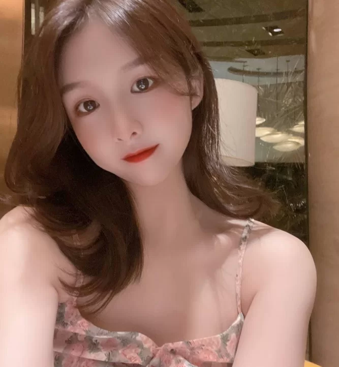 美女御姐 淫荡反差女教师自慰露出一绝，表面正经，私下无人极度【152v+2.14g】