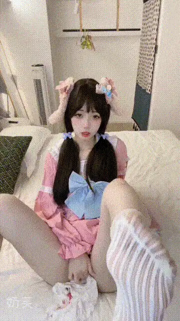 美女御姐 b站超高颜值，美少女嫩妹[奶芙]福利私拍，自导自然辱【2+4264MB】