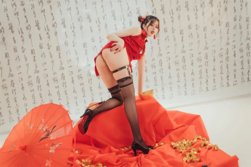 国产coser Natsuko夏夏子 –  夏记钱庄[48P-1V-359.6M]【48P1V+359M】