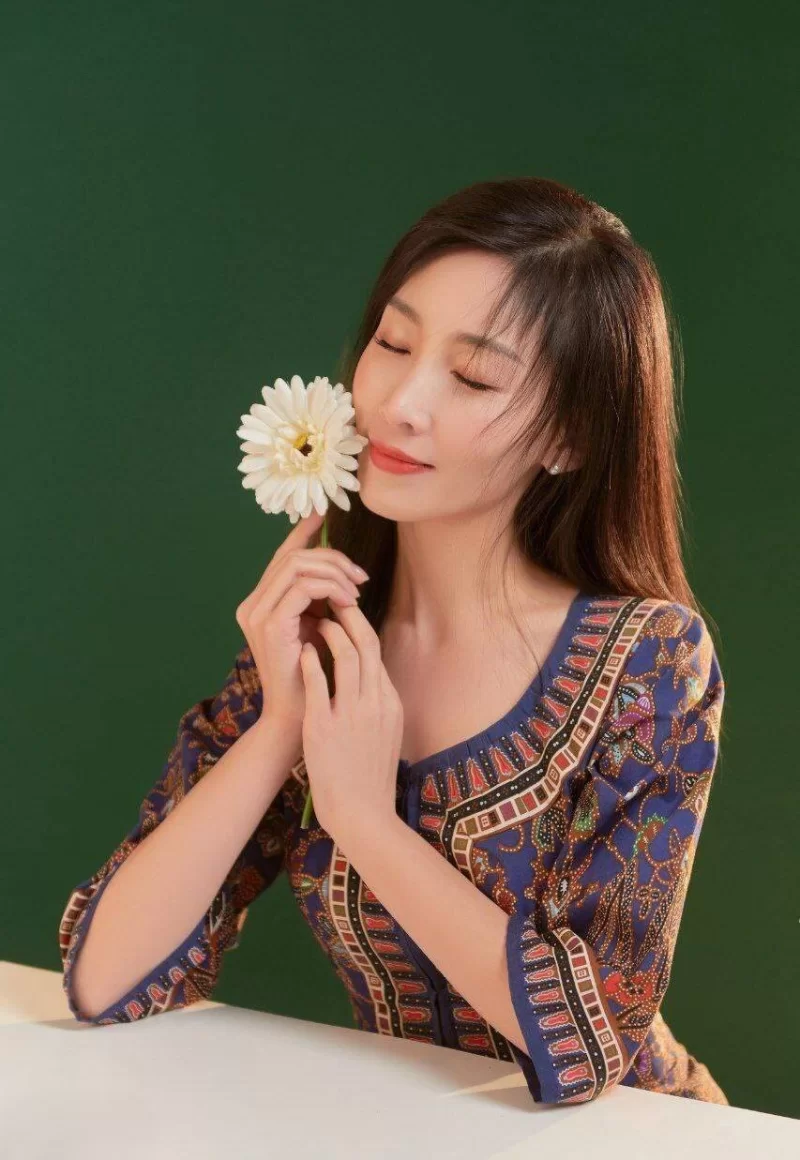 美女御姐 超极品泄密系列之极品美女白帆等67位极品美女图影【320V/524P+3.7G】