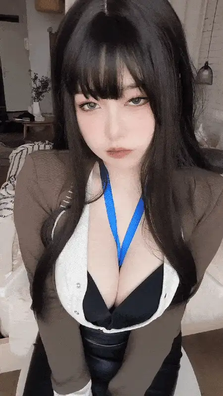 美腿/足控 女主K_上司的秘密 [109P+1V]【109P+1V+600m】