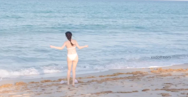 高颜值 玩偶姐姐 6，7月 onlyfans订阅视频《同居的秘书》+海边更衣室【3+2.79G】