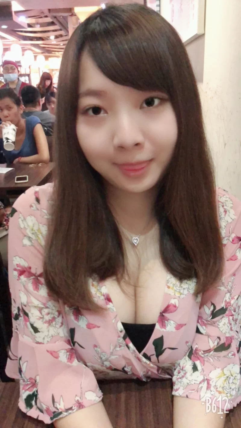 自拍 《台湾情侣泄密》非常清纯的邻家女孩遭到渣男拍摄流出【7V,15P+760M】