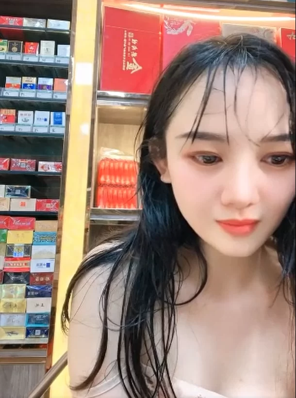 自拍 烟酒店的老板娘紫薇喷射【v+568.24】