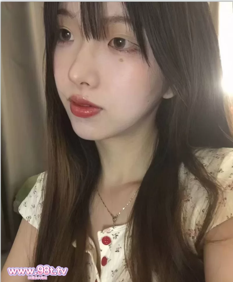 女大学生 2025年6月[原档泄密]极品女大学生校花，第一视角性爱，【3v+31p+688m】