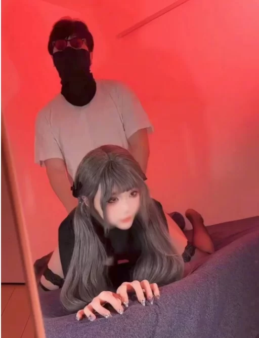 自拍 「鸡教练」反差美腿Coser「琦琦」，黑色蕾丝丝袜女神被抓着双马尾后入【1+1g】