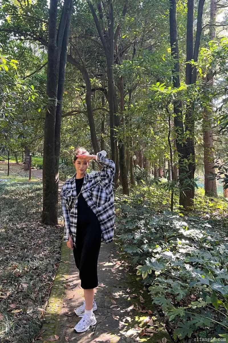 各种门 云南昆明高校❤️周x妮 应聘时尚杂志模特遭变态猥亵全裸【3v+12p+220.26M】