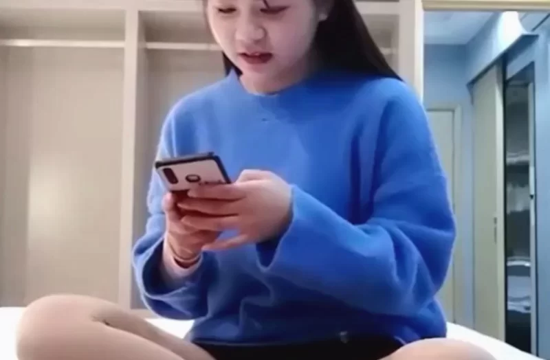 自拍 不知名探花约操清纯可爱妹妹【1V+733MB】