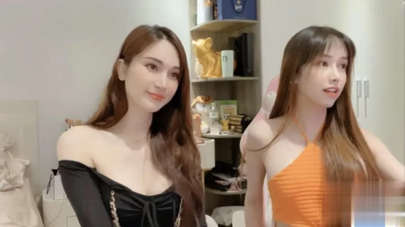 美女御姐 Stripchat逆天颜值anna102 闺蜜双秀全裸诱惑,携手闺蜜，互相【14v+5.68g】