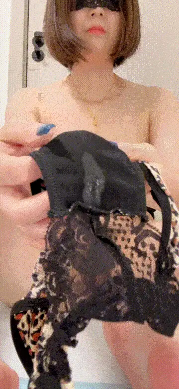 乱伦 好身材短发美少妇，乱伦剧情演绎，熟女妈妈出差回家诱【2+1555MB】