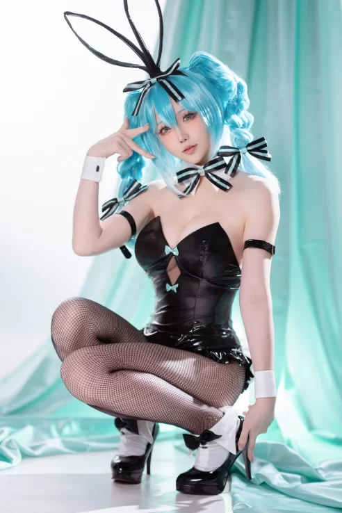 国产coser 星之迟迟 - 5月计划C 初音未来 兔女郎 44P+1V-342M【44P+1V+342M】
