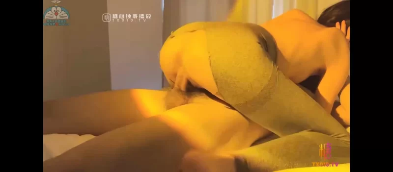 福利姬 瑜伽之极品姐姐肉体检查弟弟身体的各项技能，剪刀剪开瑜伽裤露出骚穴，太色情了！【1v+300m】