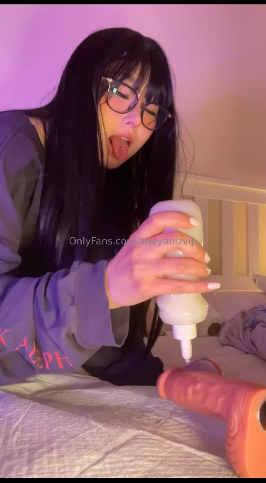 合法萝莉 超强性欲眼镜妹噗噗记录初次炮机体验！【1v+292m】