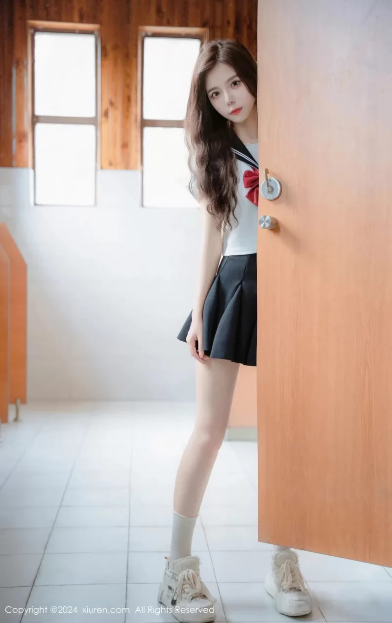 国产模特 新人模特拍黄瓜girl性感JK制服露白色蕾丝内衣秀曼妙身姿【82p+8.22mb】