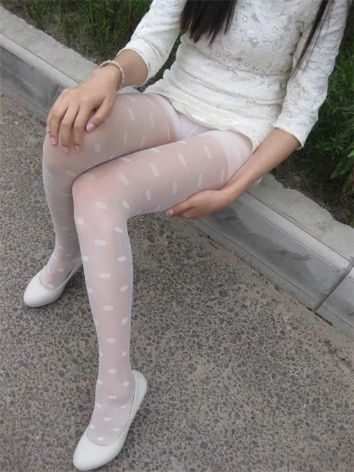 腿控足控 在校学生倩倩妹妹外景肉丝短裙 [210P-615M百度网盘]【210p+615m】