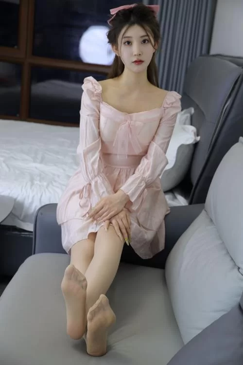 美腿/足控 绮梦摄影-婷婷-可爱连衣裙肉丝美腿[330P1V-2.2G百度网盘]【330P1V+2.2G】