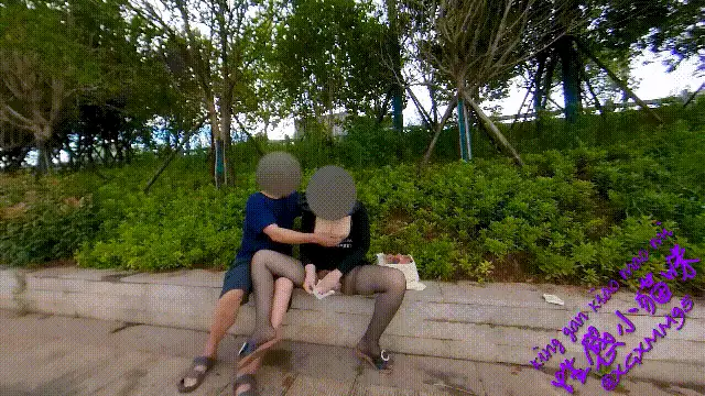 自拍 最新流出，硬核户外真实勾引骚女[性感小猫咪]33G付费14，路边自摸诱惑环卫工人(5V)【多p+v+1.36G】