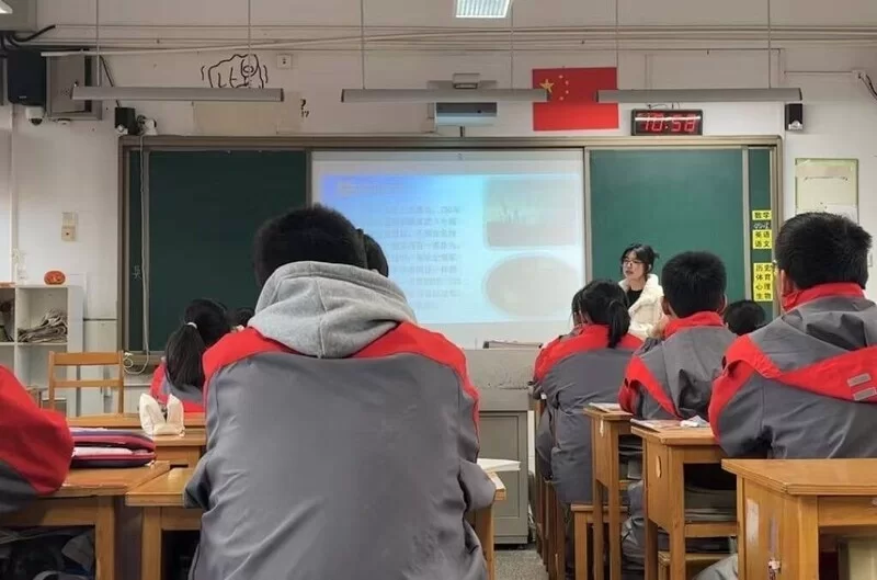 美女御姐 常州[林妹妹]已被7个人开发过，喜欢裸照曝光刺激感9【9P+1V+150M】