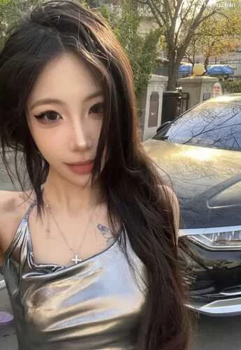 福利姬 抖音高颜值女神emlly在天津大学在任校花一职私下反差献身【1+77M】