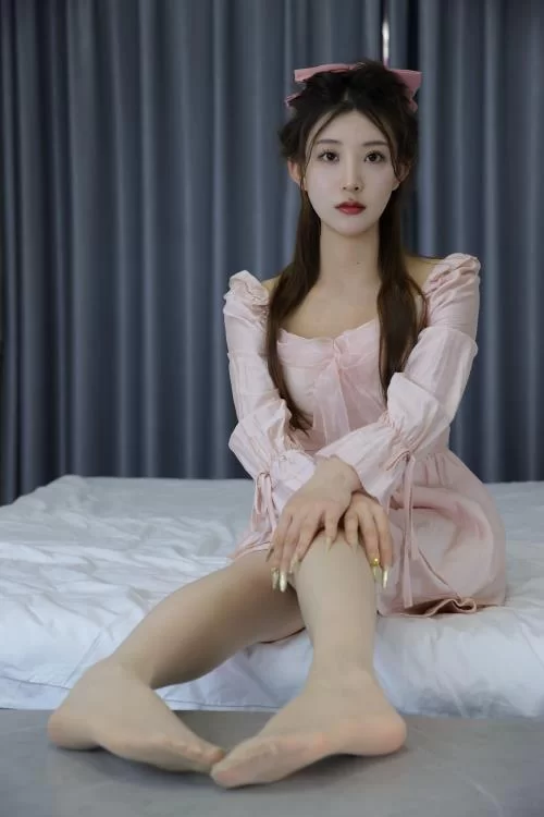 美腿/足控 绮梦摄影-婷婷-可爱连衣裙肉丝美腿[330P1V-2.2G百度网盘]【330P1V+2.2G】