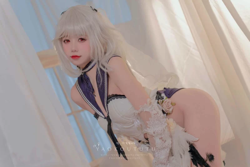 福利姬 咬一口兔娘ovo 梳妆的大小姐-可畏 57P【1+24M】