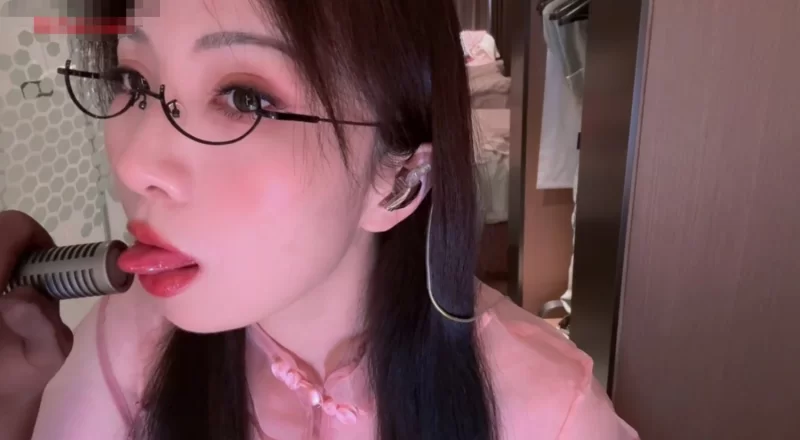 ASMR ASMR[晚安yoyo]6.27最新-旗袍妈咪舔舔【1V+189M】