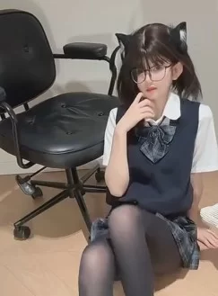 美女御姐 2025泄密，究极反差露脸眼镜嫩妹，抖音50W粉[不想早起@美【21v+191p+5.02g】