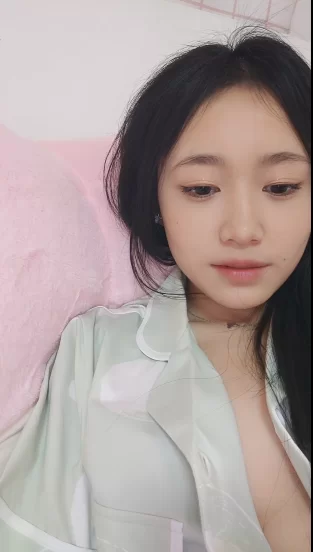国产主播 美女道具自慰大秀 正在插B妈妈突然来了【3v+1.78G】