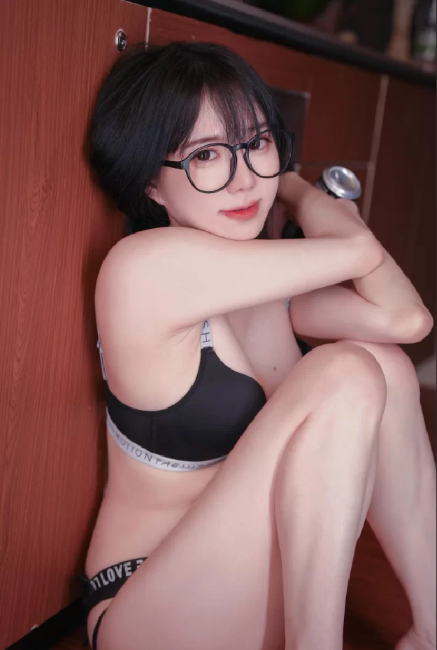 日韩coser [素]Sally Dorasnow - RAINY LAUNDRY DAY【30P+455M】