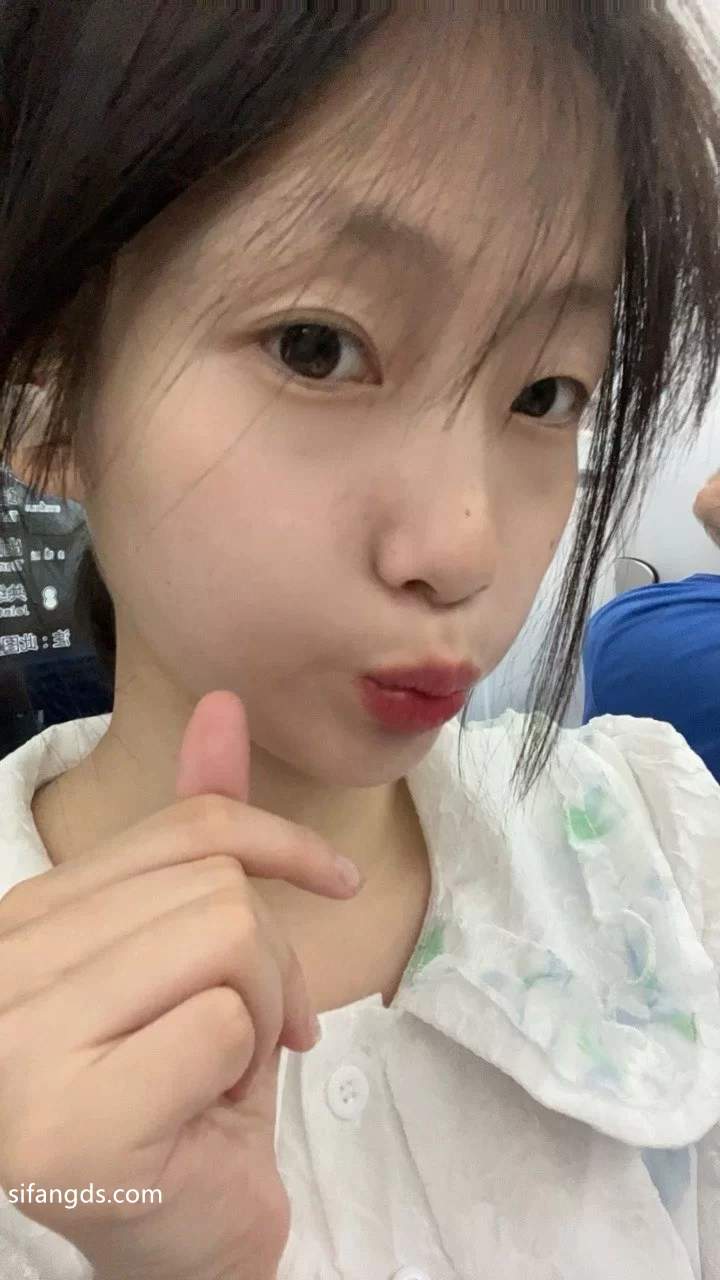 自拍 [极品泄密]，舞蹈系美女大学生【2V+1G】