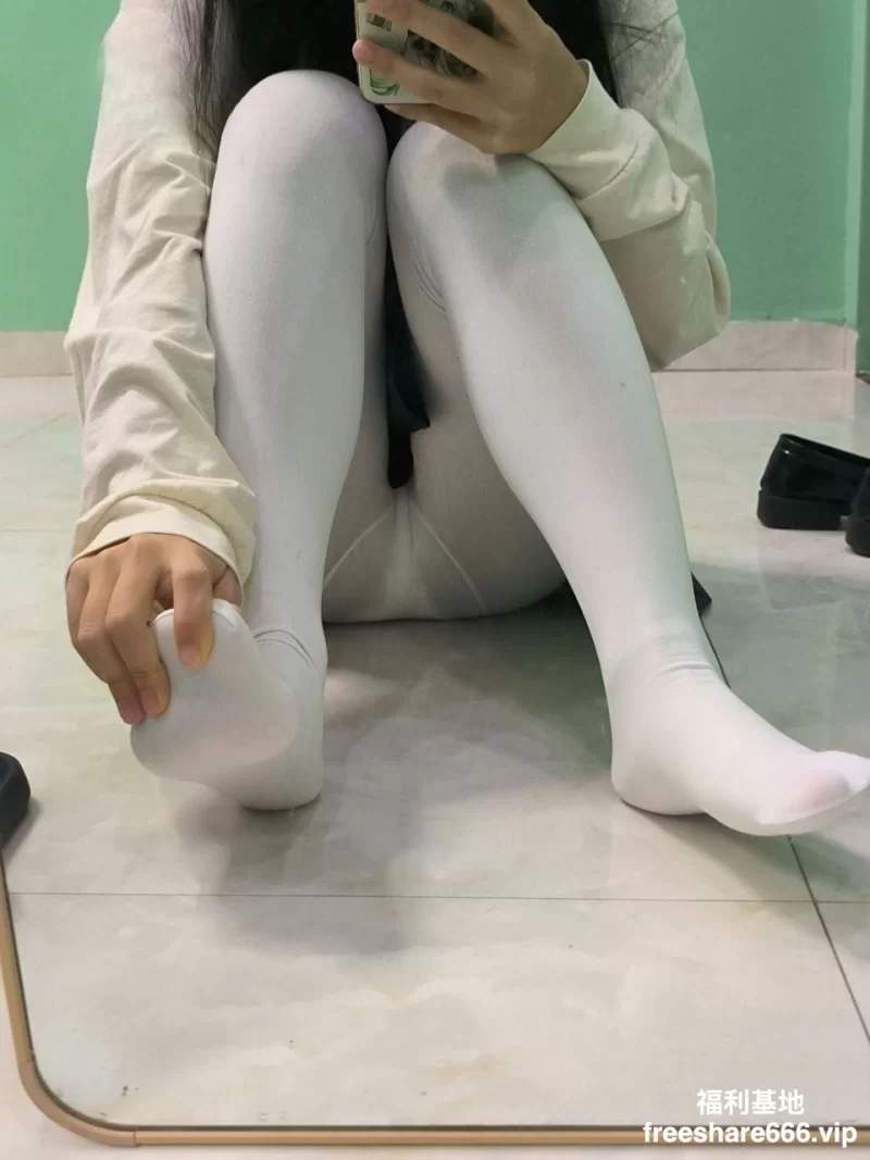 福利姬 推特04年小姐姐胡椒仔@huijiaozi33高价定制合集19.7G【1+20G】