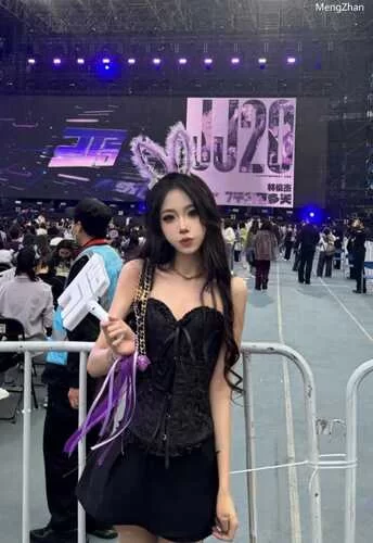 福利姬 抖音高颜值女神emlly在天津大学在任校花一职私下反差献身【1+77M】
