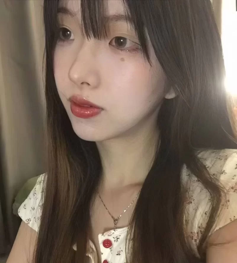 福利姬 极品女大校花第一视角激情体验 代入感极强 情趣制服足交口交【1+183m】