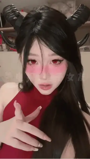 自拍 抖音椰椰小猫 超高颜值网红女神，私人定制大尺度阿黑颜【68V+200M】