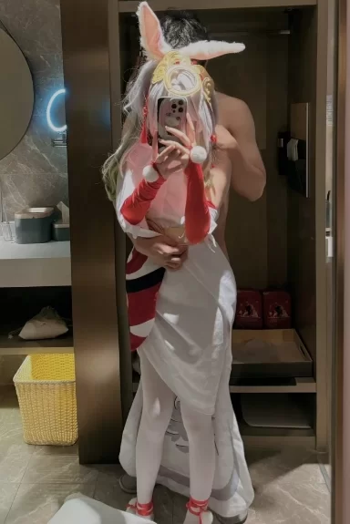 福利姬 [COS/视频/步兵]推特福利姬兔三岁(武汉kk) 订阅 雷姆+小狗可莉【2V+1.3g】