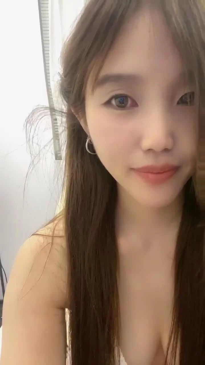美女御姐 20小时核弹！前凸后翘，发育超级好的极品校花，[甜奶昔【13v+8.67g】