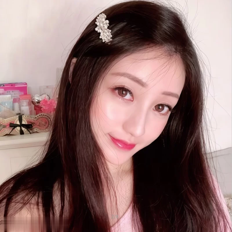 美女御姐 某经贸学院lixueya高冷女神，照片上一本正经的美艳御姐，【20v+8p+1.01g】