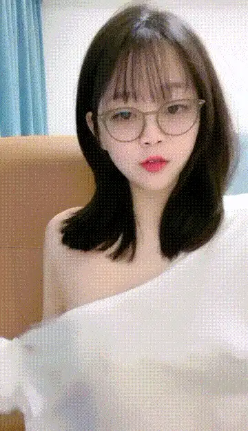美女御姐 舞蹈系超清纯眼镜嫩妹，翘起大白美臀拍打很q弹，奶头也【2+1851MB】