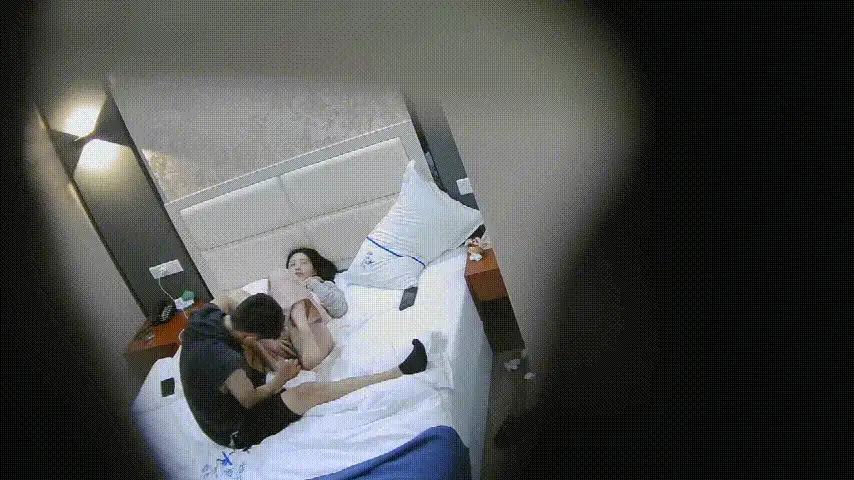 女大学生 高颜值大学生情侣一块玩游戏玩累了休息做爱高清无水印【2v+588M】