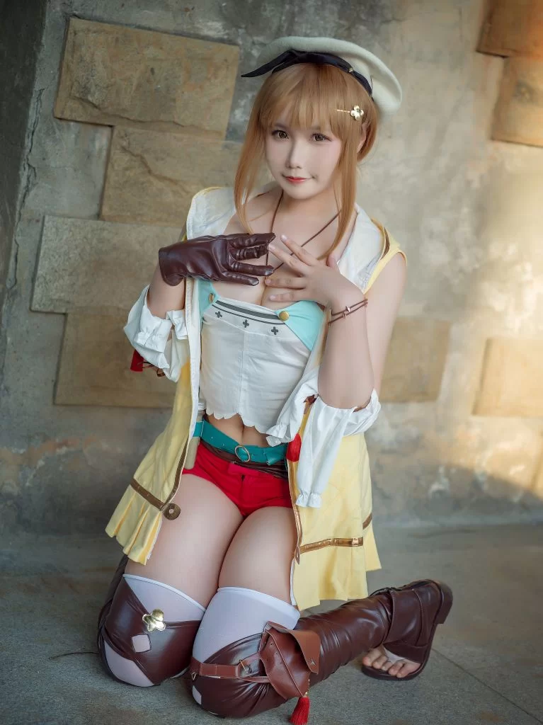 唯美写真 ​[Cosplay] 麻花酱 NO.022 莱莎[20P1V-308MB]【20P1V+308MB】