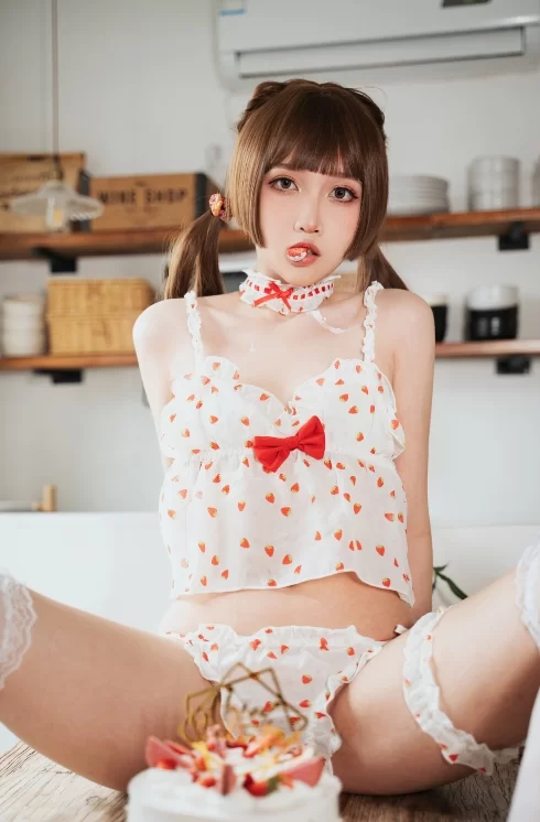 国产coser 小和甜酒 - 白天鹅外卖 93P-1.1G【93P+1.1G】