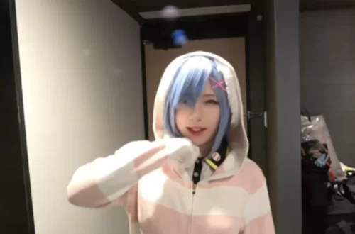 Cosplay [COS片] 蕾姆 美颜渲染 颜值 油面 制服 中出【1+1.24G】