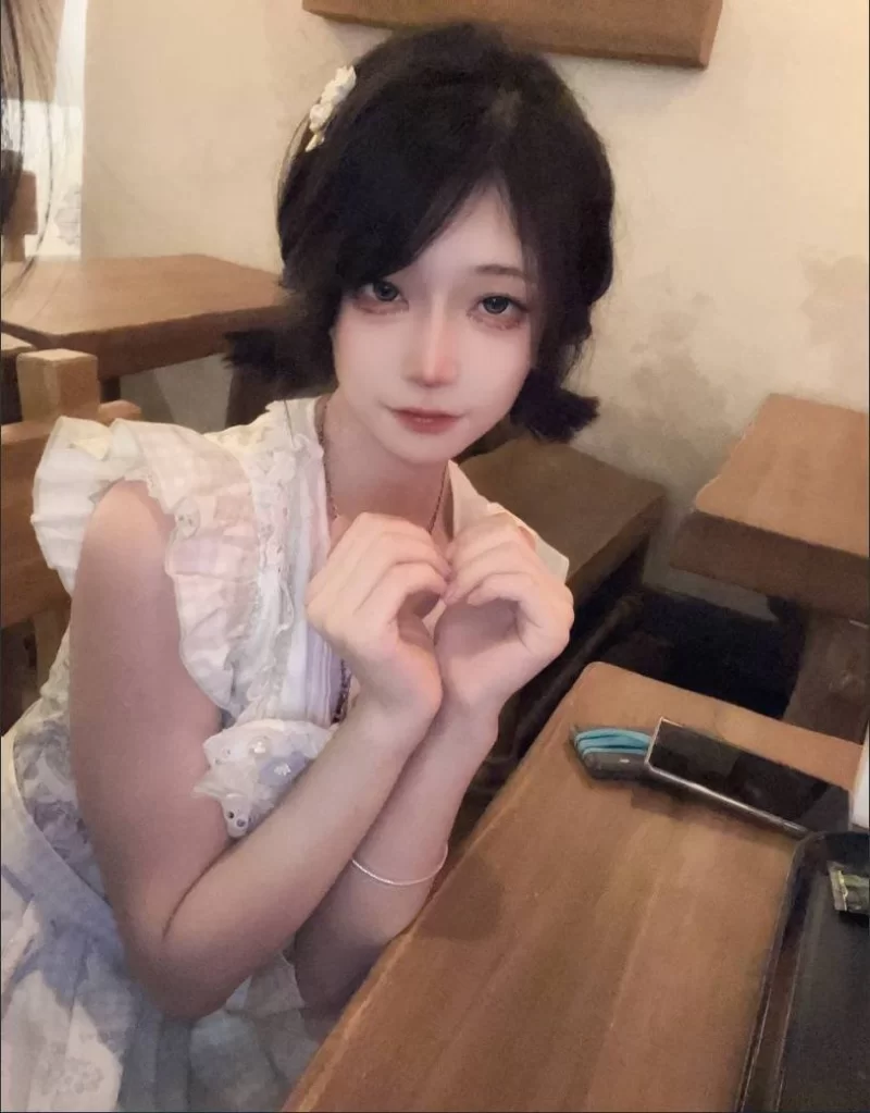 福利姬 推特萝莉小母狗[虎皮折耳猫]被金主爸爸各种调教爆操【26P17V+500M】