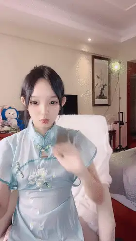 国产主播 粉嫩嫩纯美小学妹~[鬼鬼啊]古风制服 裸舞诱惑，道具自【35v+27G】
