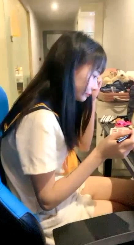美女御姐 純欲系天花闆美少女！脫掉内褲無毛騷穴！掰開小穴超緊【2+573MB】
